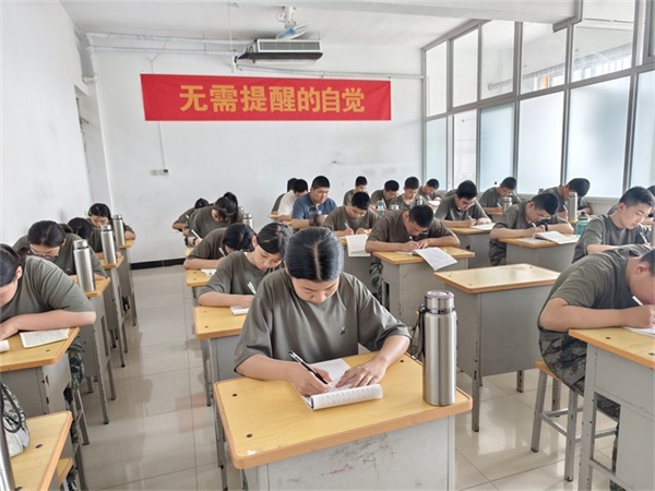 青春期的孩子叛逆不想读书怎么办？